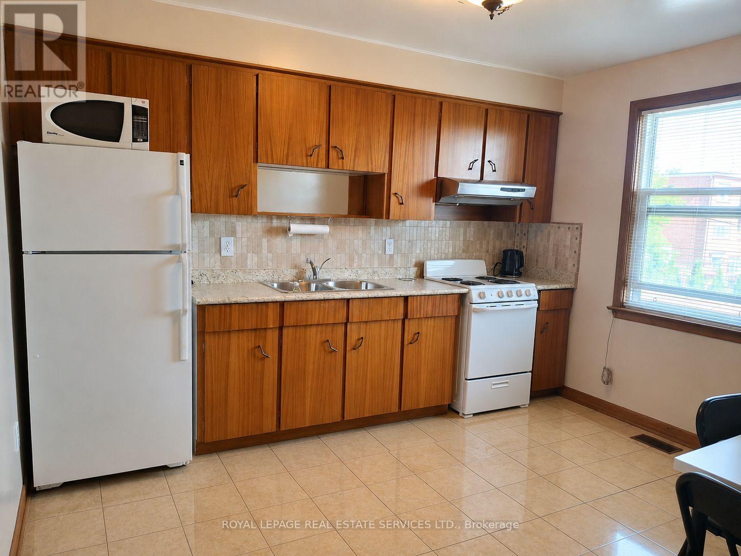 5 Pendrith Street, Toronto, Ontario M6G 1R6 - Photo 3 - W13472316