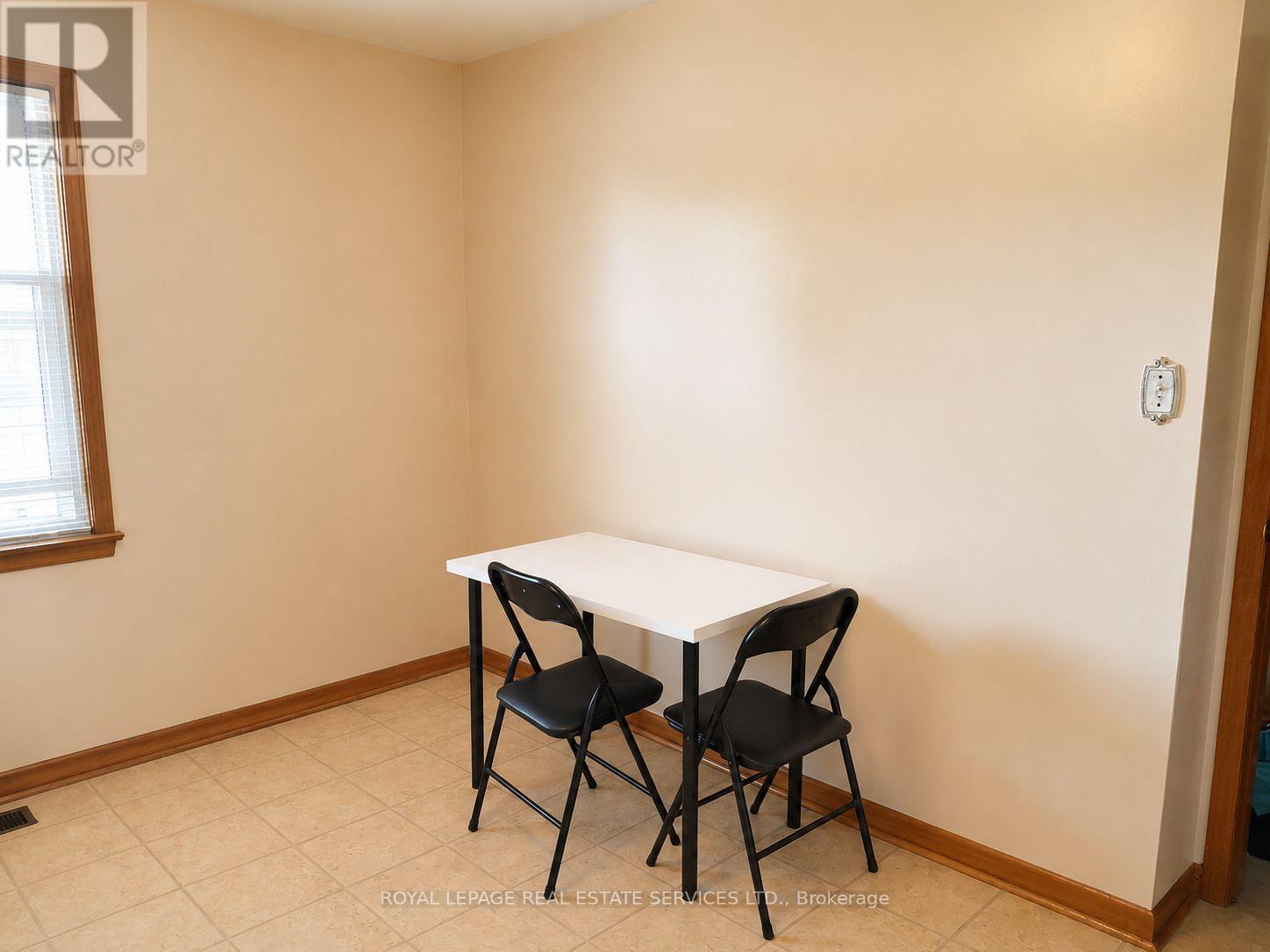 5 Pendrith Street, Toronto, Ontario M6G 1R6 - Photo 4 - W13472316