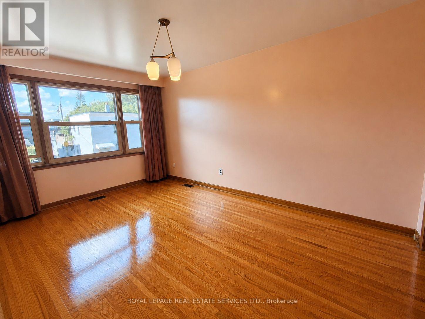 5 Pendrith Street, Toronto, Ontario M6G 1R6 - Photo 2 - W13472316