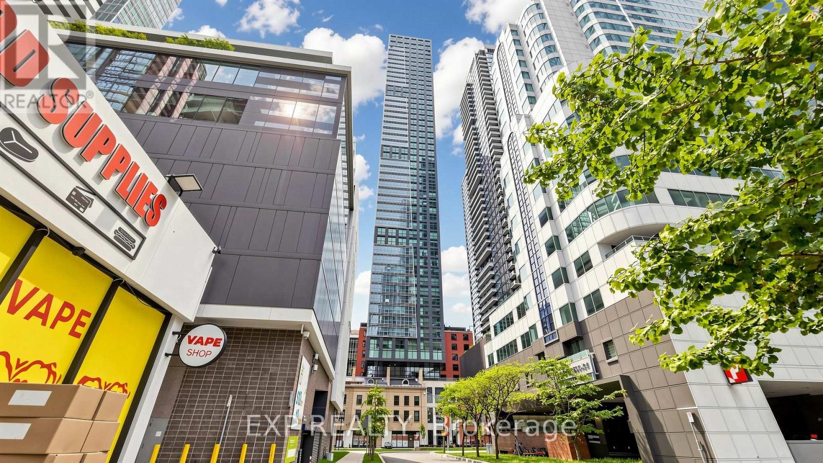 601 - 327 KING STREET W, Toronto, Ontario