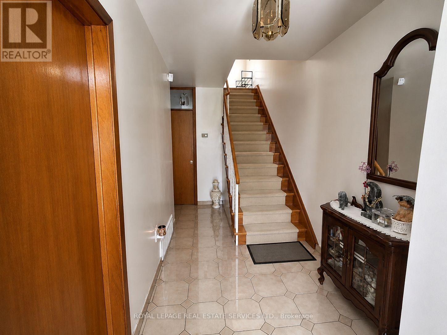 5 Pendrith Street, Toronto, Ontario M6G 1R6 - Photo 9 - W13472316