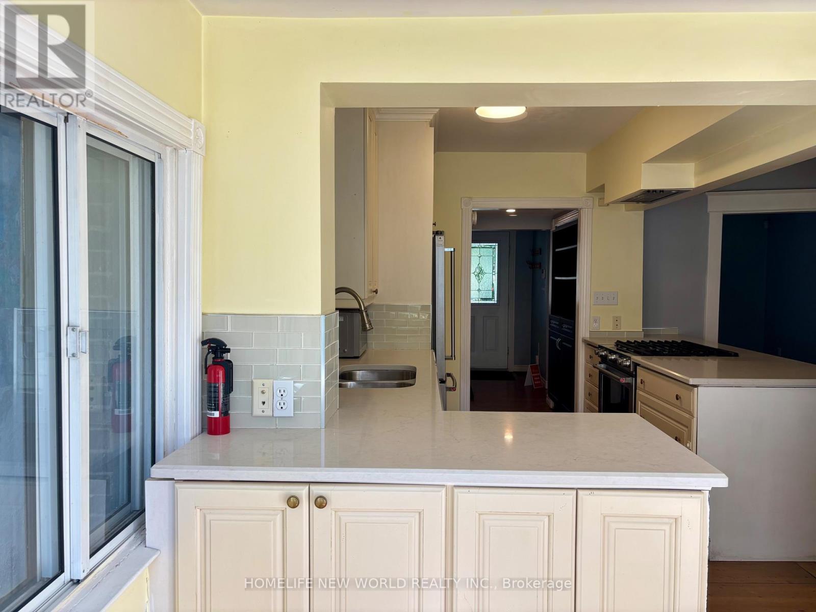 93 Durie Street, Toronto, Ontario M6S 3E7 - Photo 4 - W13472336
