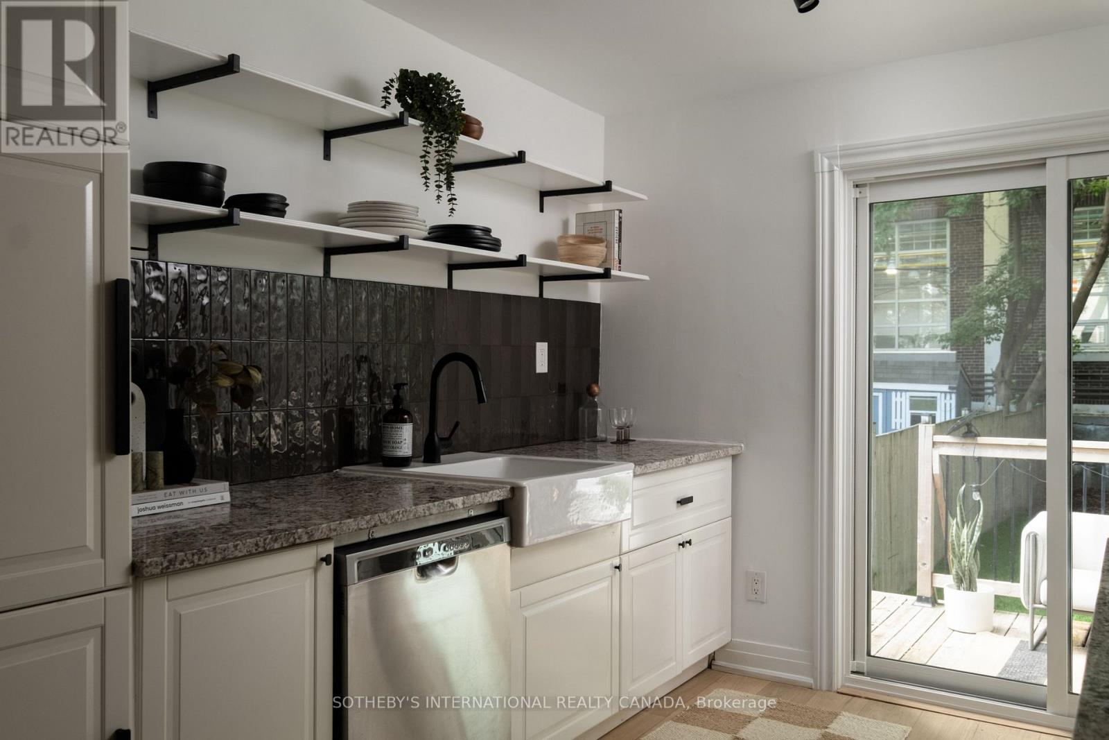 22 Connaught Avenue, Toronto, Ontario M4L 2V9 - Photo 11 - E13457150