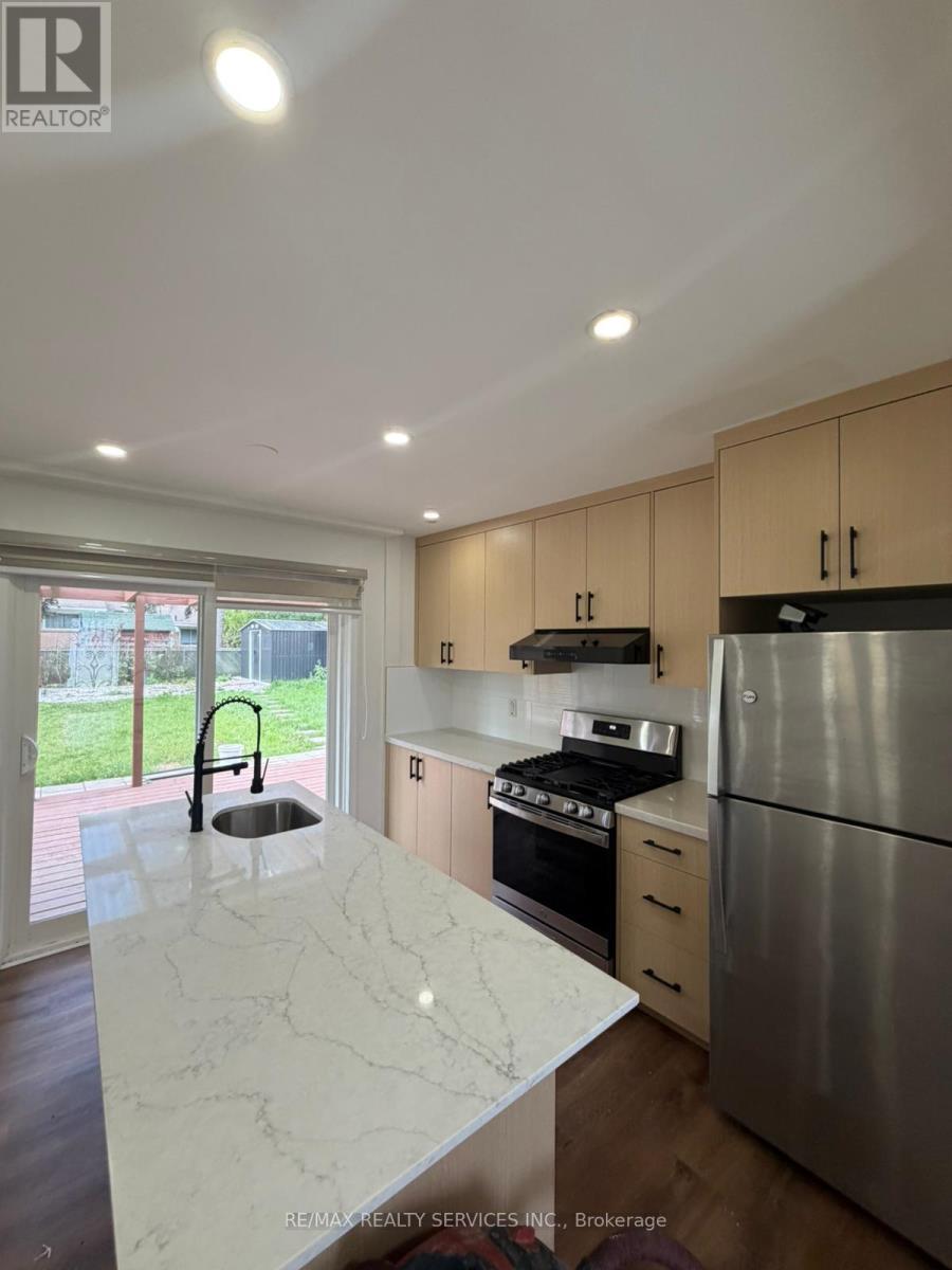 46 Staveley Crescent, Brampton, Ontario L6W 2R9 - Photo 4 - W13105224