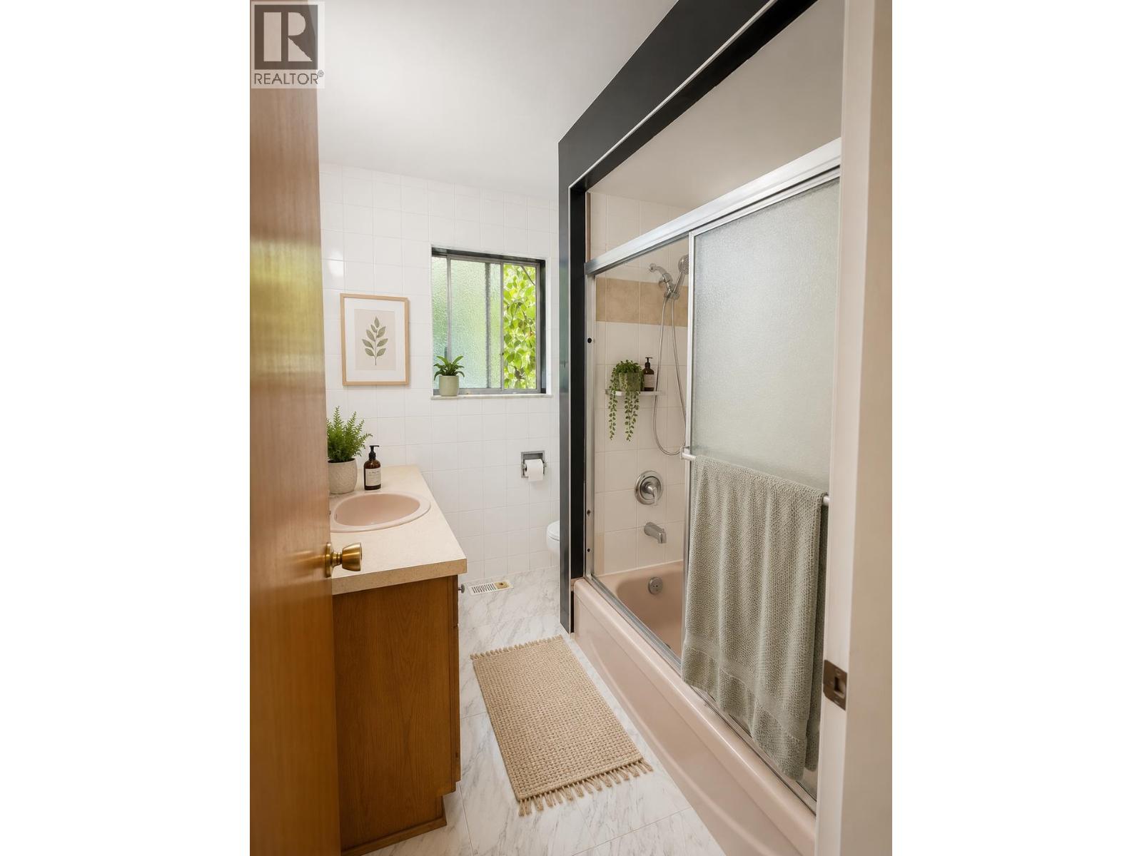 3141 E Broadway, Vancouver, British Columbia  V5M 1Z7 - Photo 8 - R3130424