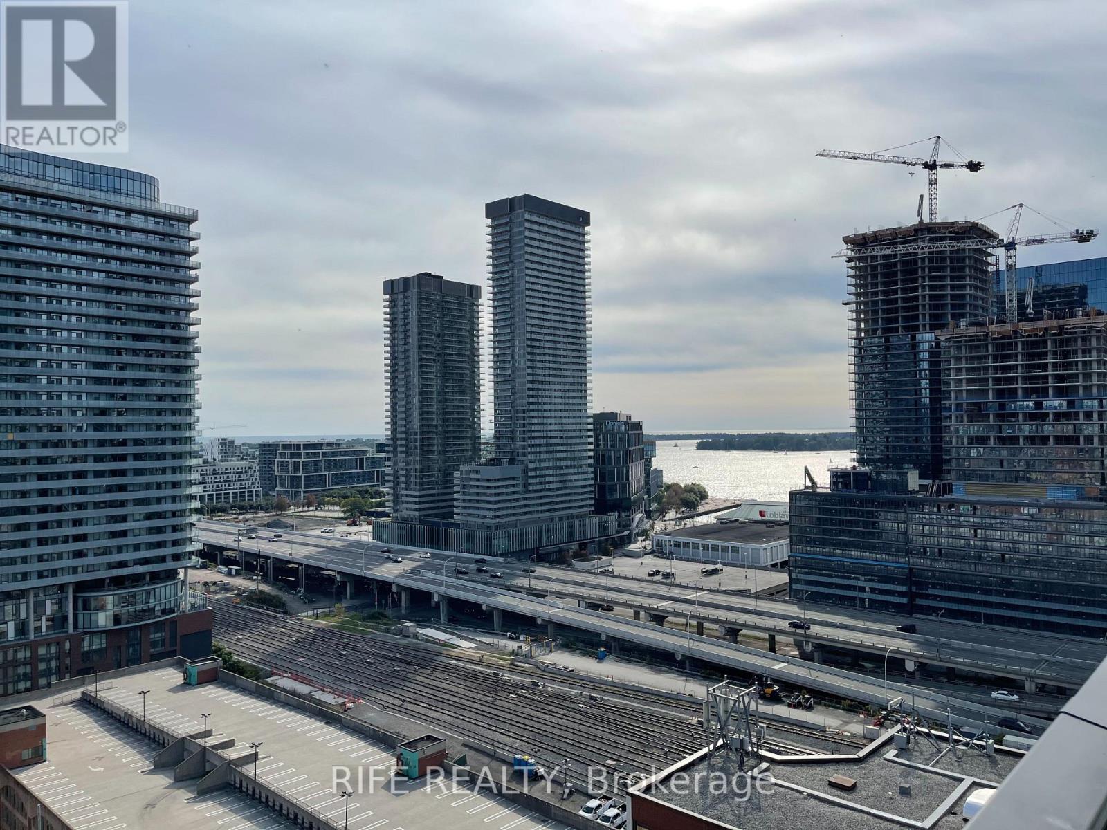 1801 - 2a Church Street, Toronto, Ontario  M5E 0E1 - Photo 4 - C13472388