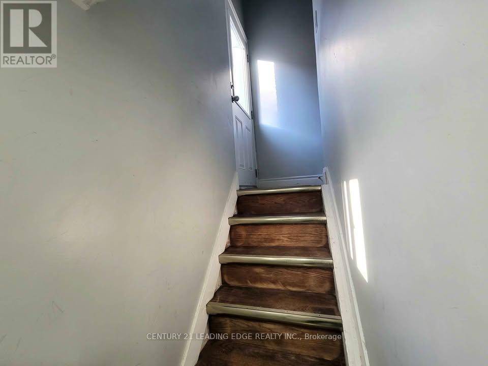 105 Wye Valley Road, Toronto, Ontario  M1P 2A7 - Photo 2 - E13472398
