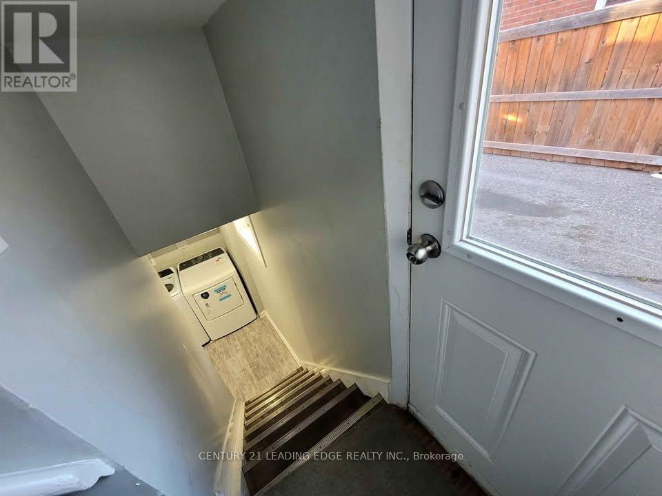 105 Wye Valley Road, Toronto, Ontario  M1P 2A7 - Photo 3 - E13472398