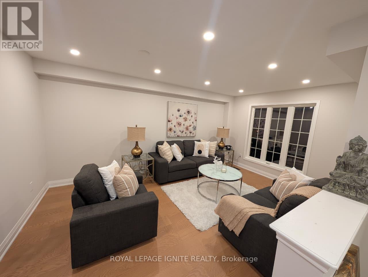 550 Hoover Park Drive, Whitchurch-Stouffville, Ontario  L4A 0S8 - Photo 4 - N13467786