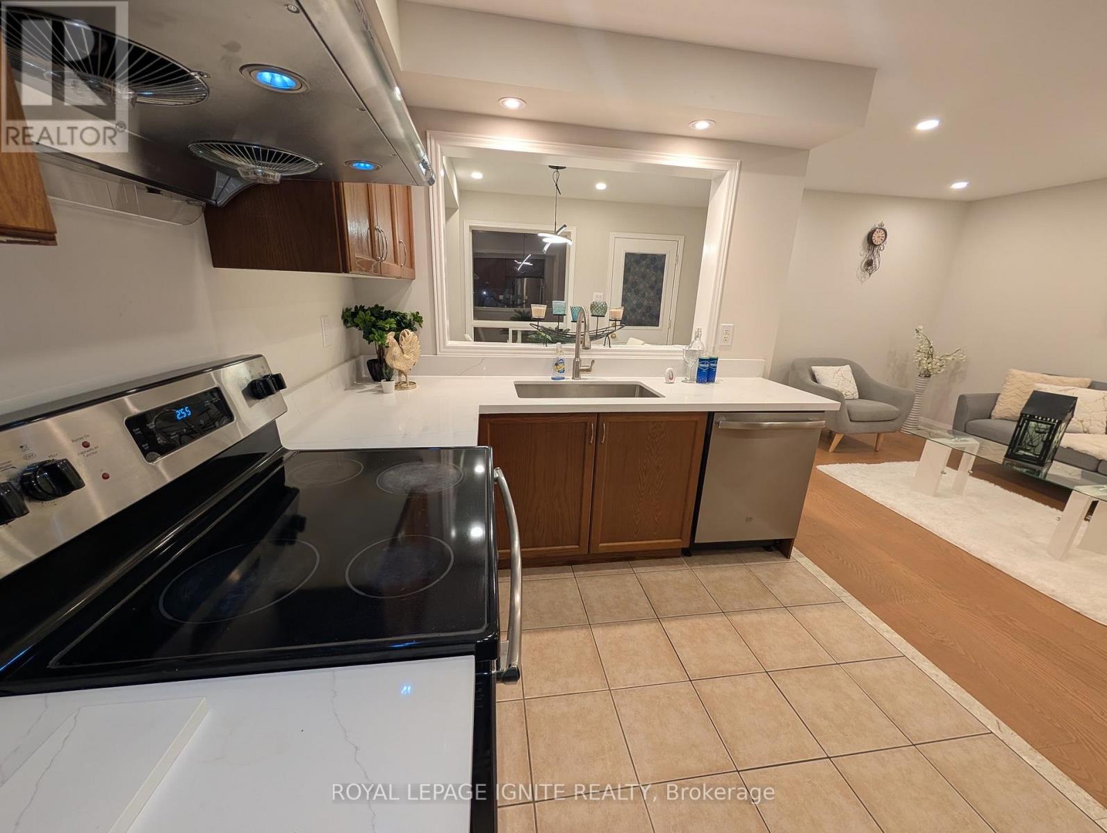 550 Hoover Park Drive, Whitchurch-Stouffville, Ontario  L4A 0S8 - Photo 9 - N13467786