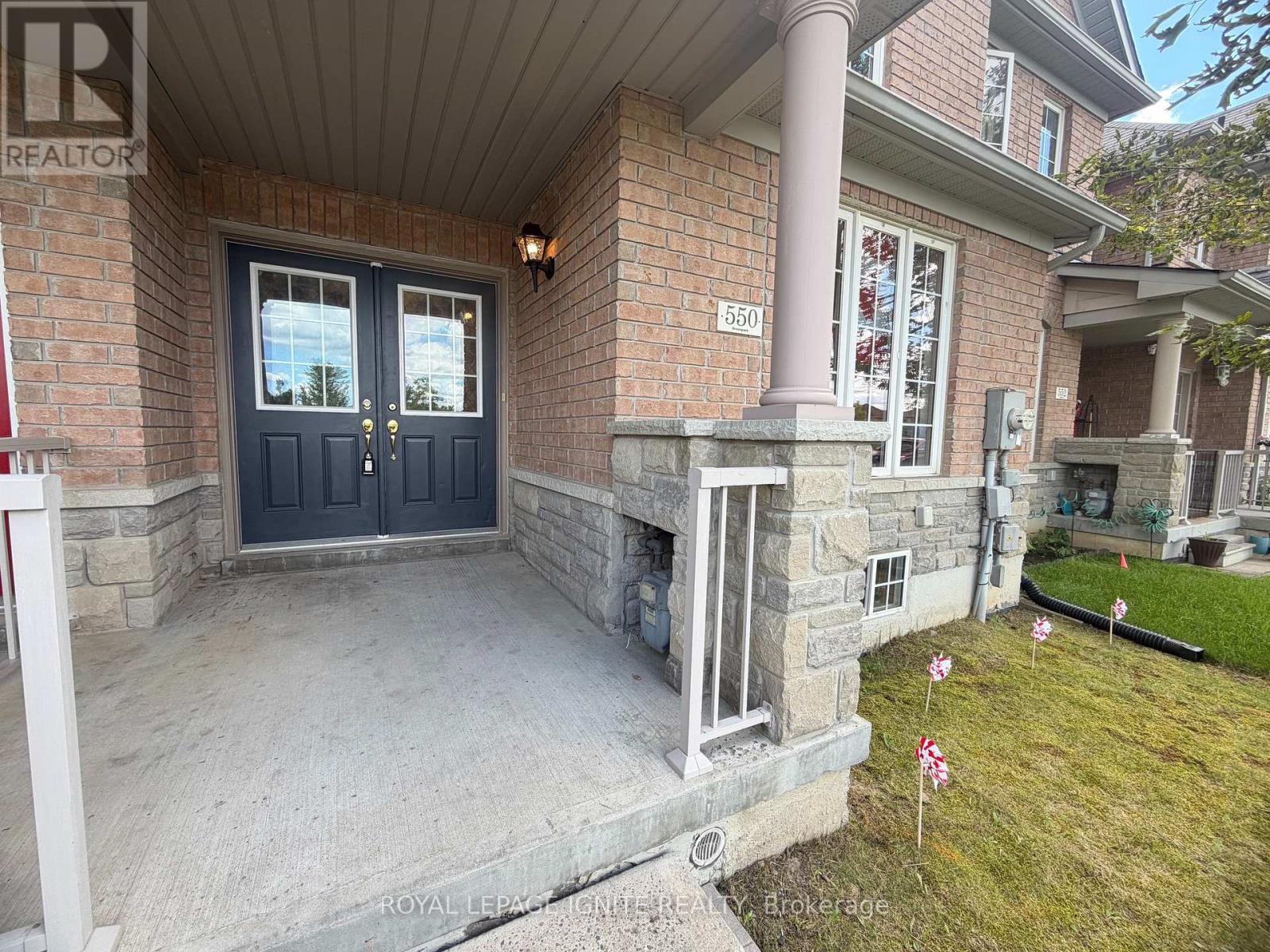 550 Hoover Park Drive, Whitchurch-Stouffville, Ontario  L4A 0S8 - Photo 3 - N13467786