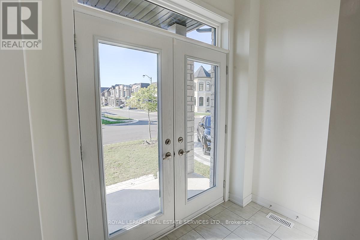 44 Hewison Avenue, Richmond Hill, Ontario  L4S 0J2 - Photo 3 - N13472396