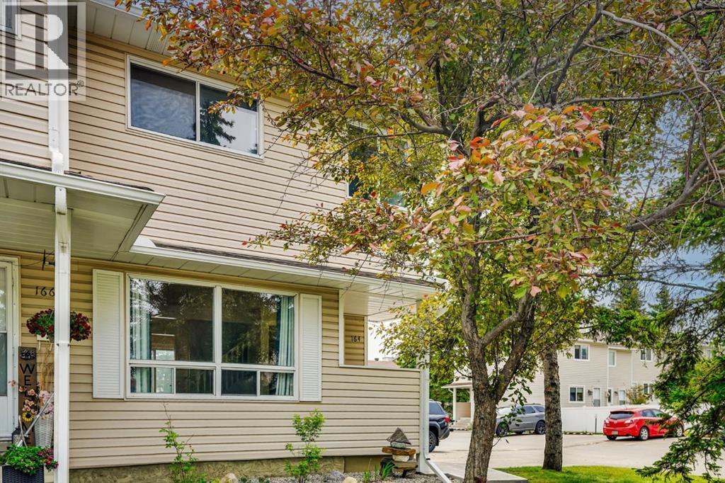 164 Woodsman Lane, Calgary, Alberta T2W 4Z6 - Photo 2 - A2321633