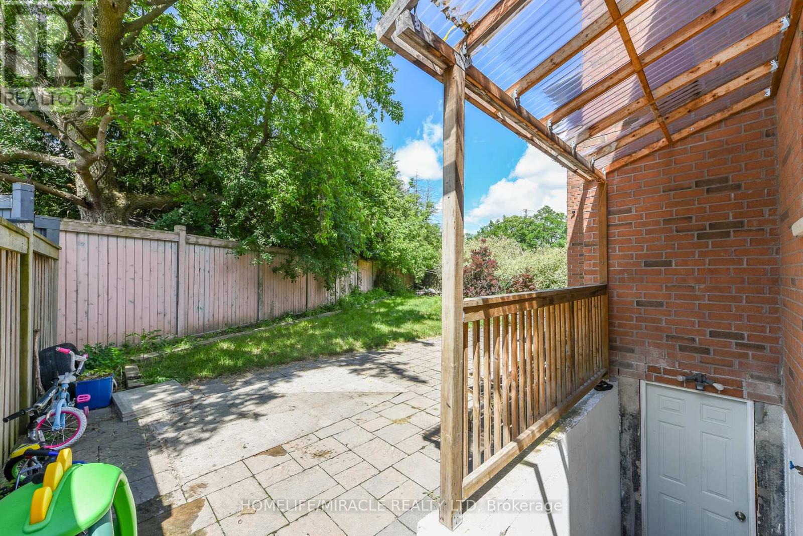 10 Danfield Court, Brampton, Ontario  L6Y 2X9 - Photo 10 - W13472360