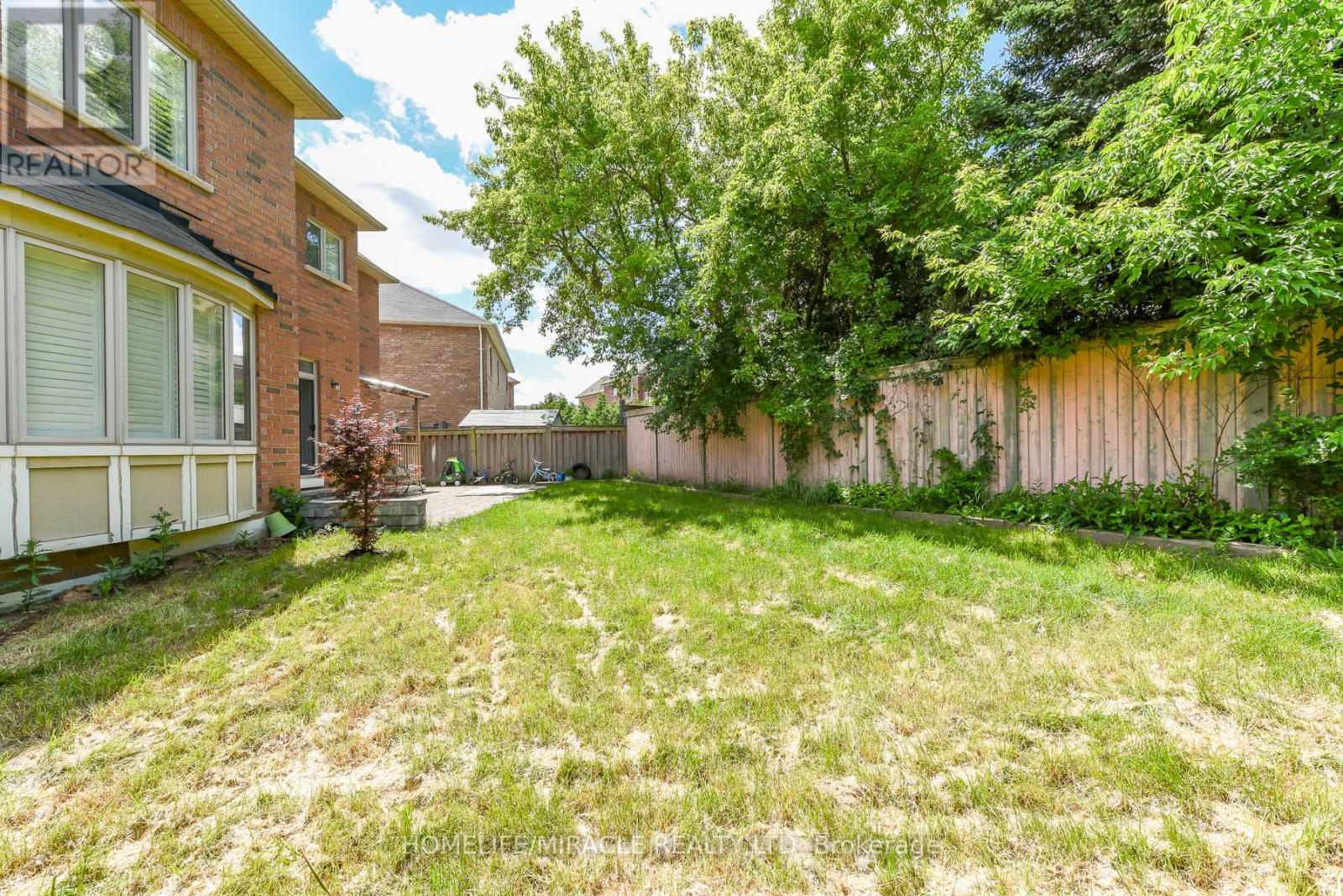 10 Danfield Court, Brampton, Ontario  L6Y 2X9 - Photo 6 - W13472360
