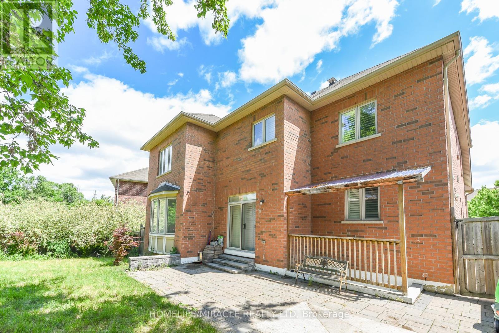 10 Danfield Court, Brampton, Ontario  L6Y 2X9 - Photo 9 - W13472360
