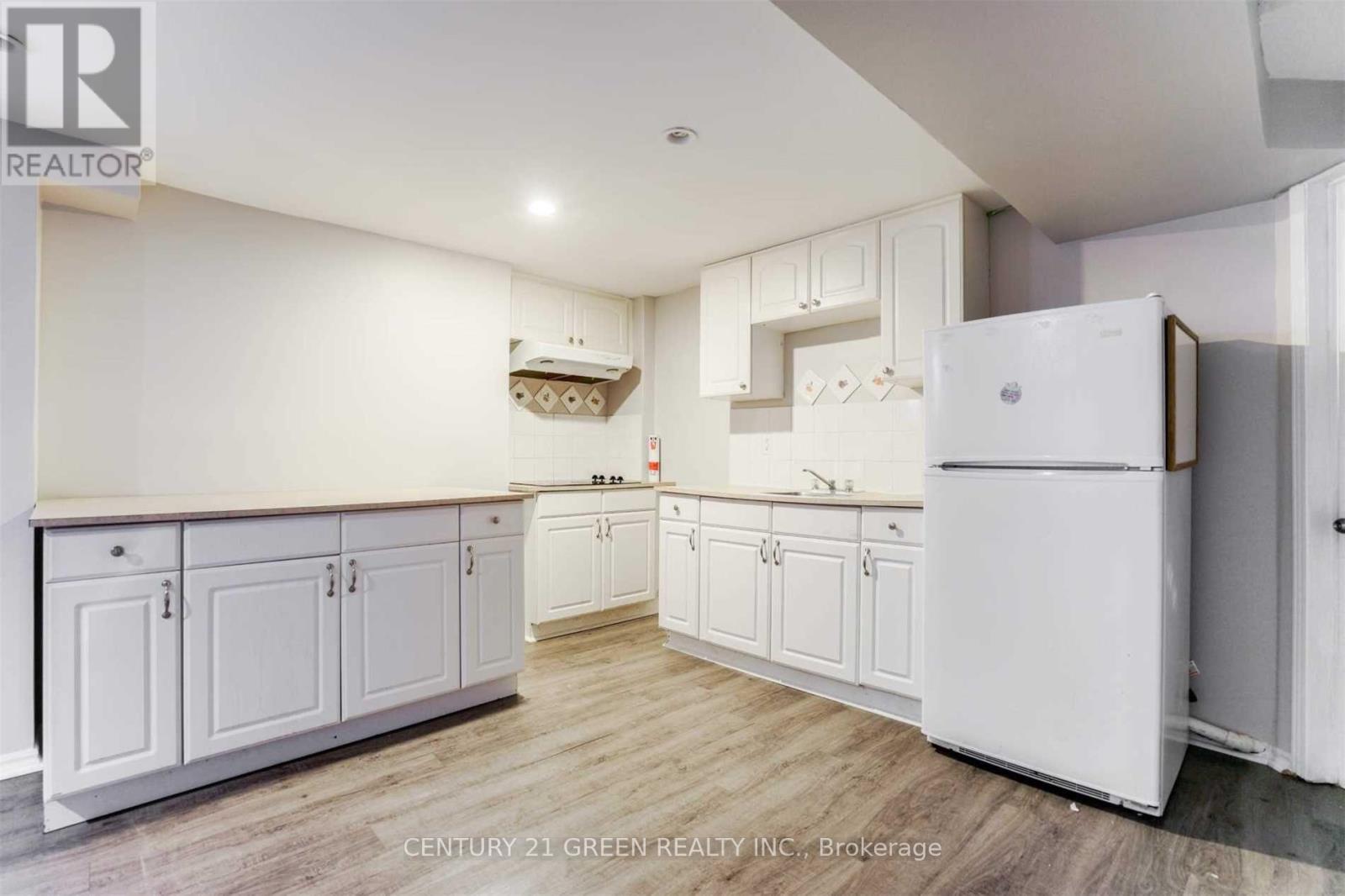 750 Queensbridge Drive, Mississauga, Ontario  L5C 3X2 - Photo 14 - W13442736