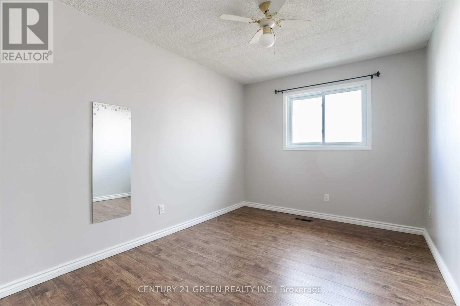 750 Queensbridge Drive, Mississauga, Ontario  L5C 3X2 - Photo 8 - W13442736