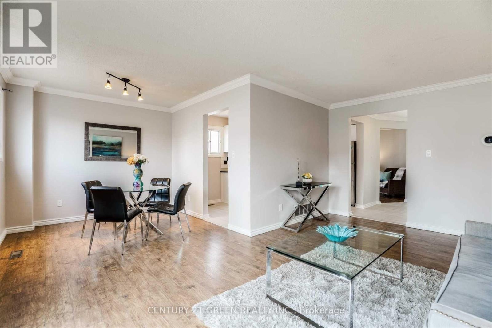 750 Queensbridge Drive, Mississauga, Ontario  L5C 3X2 - Photo 18 - W13442736