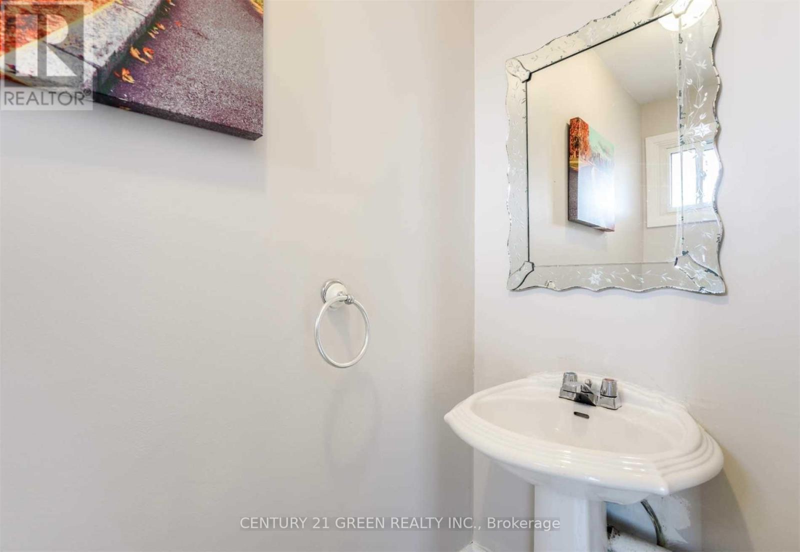 750 Queensbridge Drive, Mississauga, Ontario  L5C 3X2 - Photo 7 - W13442736