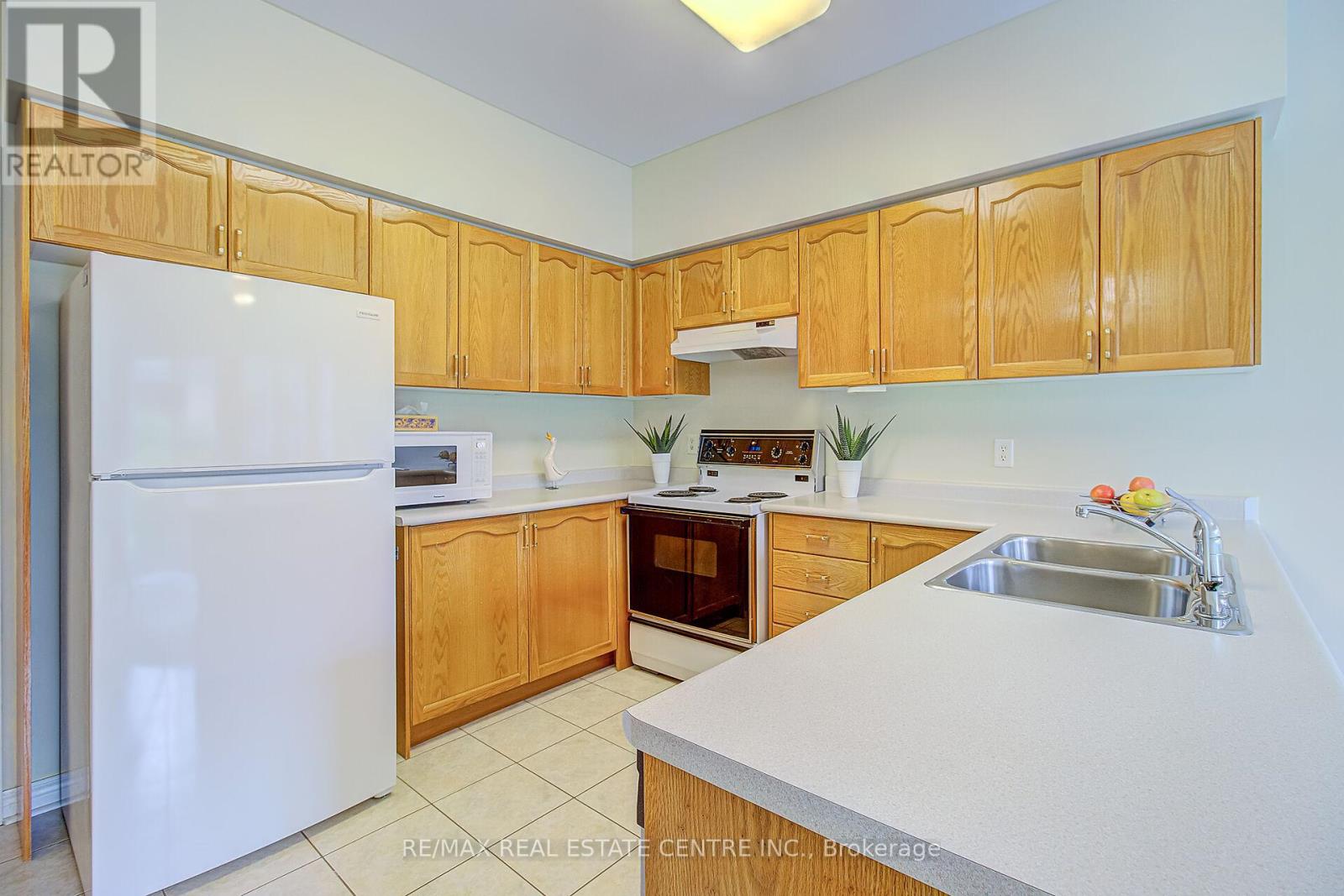 17 Golf Links Drive, Brampton, Ontario  L6R 1W5 - Photo 12 - W13471424