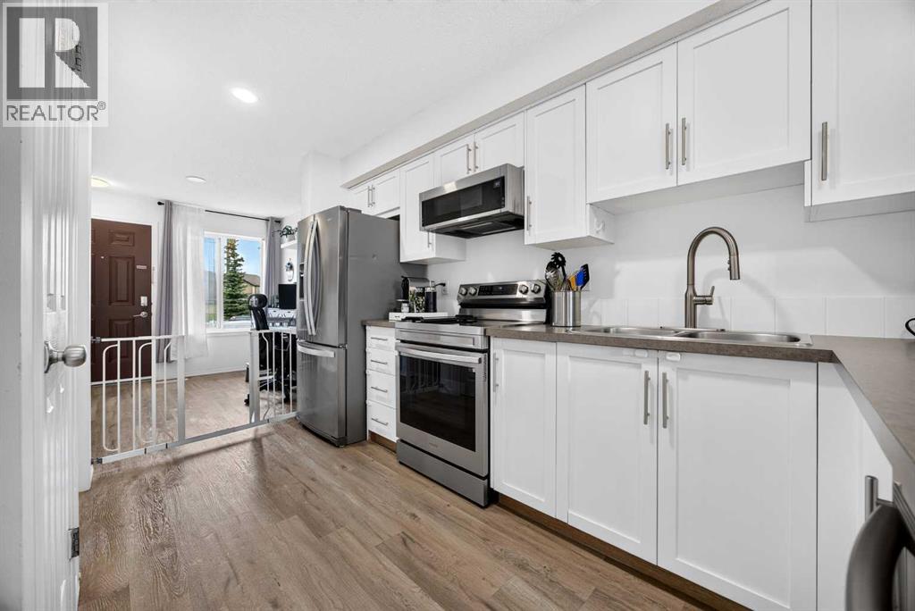 328 Saddlebrook Point NE, Calgary, Alberta  T3J 0G5 - Photo 5 - A2323050