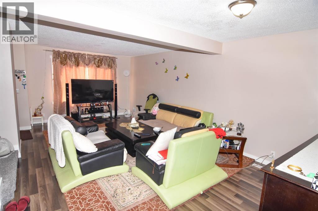268 Falton Drive NE, Calgary, Alberta  T3J 2W6 - Photo 9 - A2322093