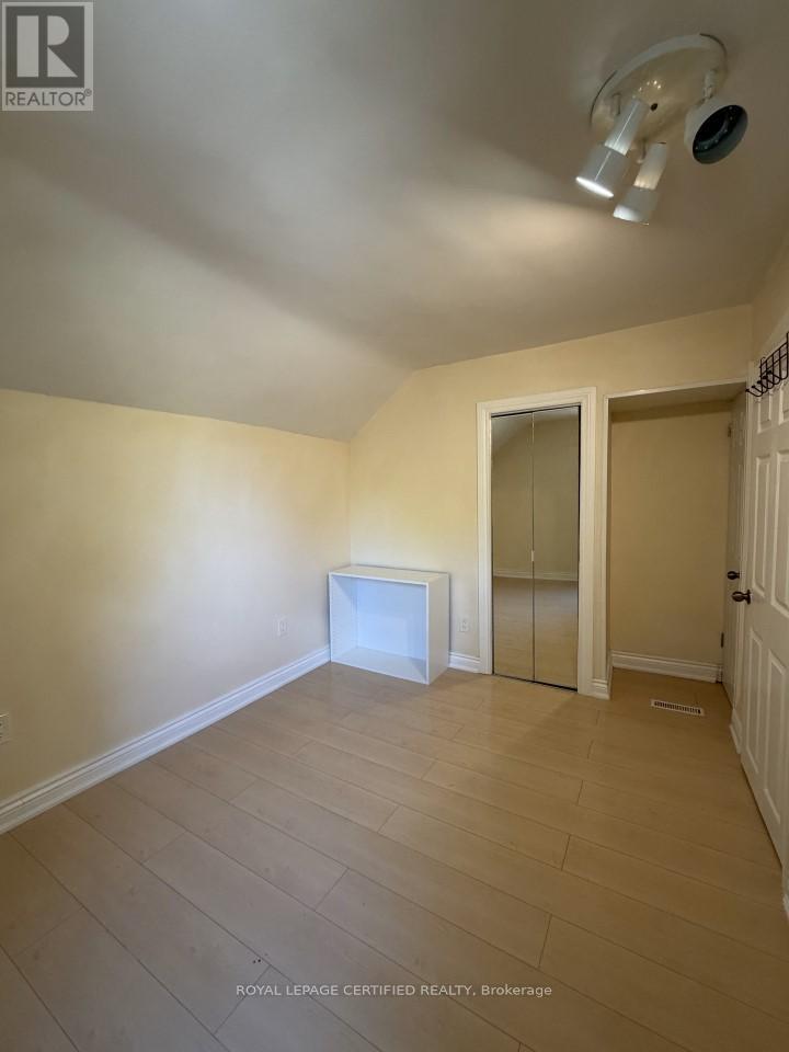 Upper - 148 Belgravia Avenue, Toronto, Ontario  M6E 2M7 - Photo 18 - W13243388