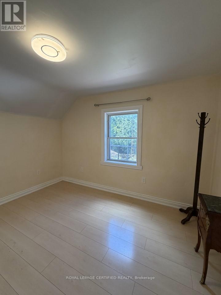 Upper - 148 Belgravia Avenue, Toronto, Ontario  M6E 2M7 - Photo 10 - W13243388