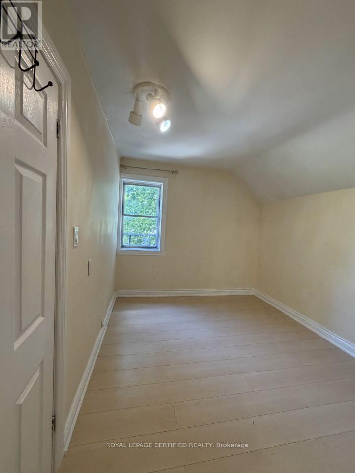 Upper - 148 Belgravia Avenue, Toronto, Ontario  M6E 2M7 - Photo 17 - W13243388