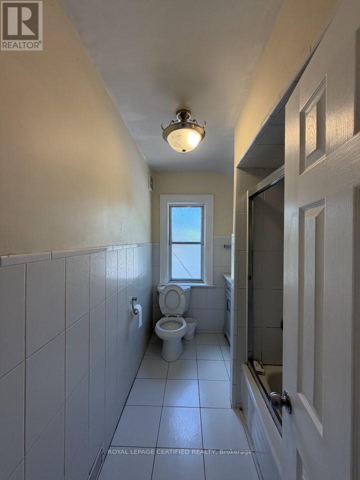 Upper - 148 Belgravia Avenue, Toronto, Ontario  M6E 2M7 - Photo 5 - W13243388
