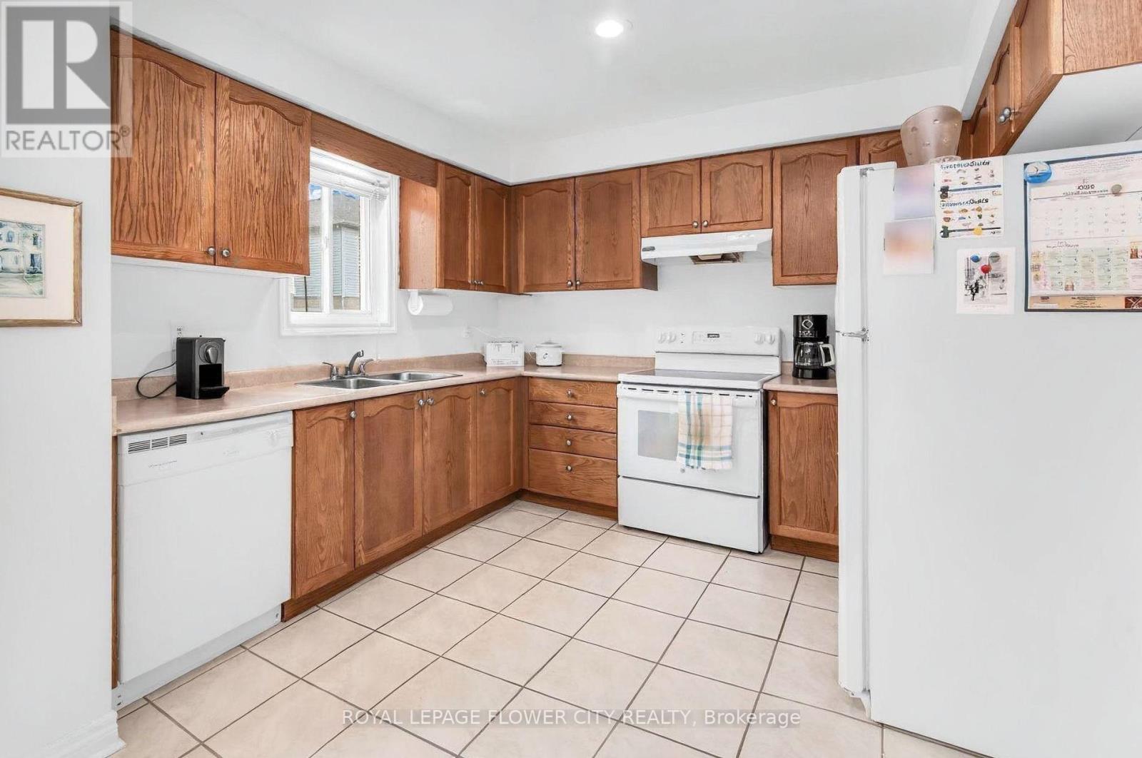 15 Ridgemore Crescent, Brampton, Ontario  L7A 2L6 - Photo 5 - W13472428