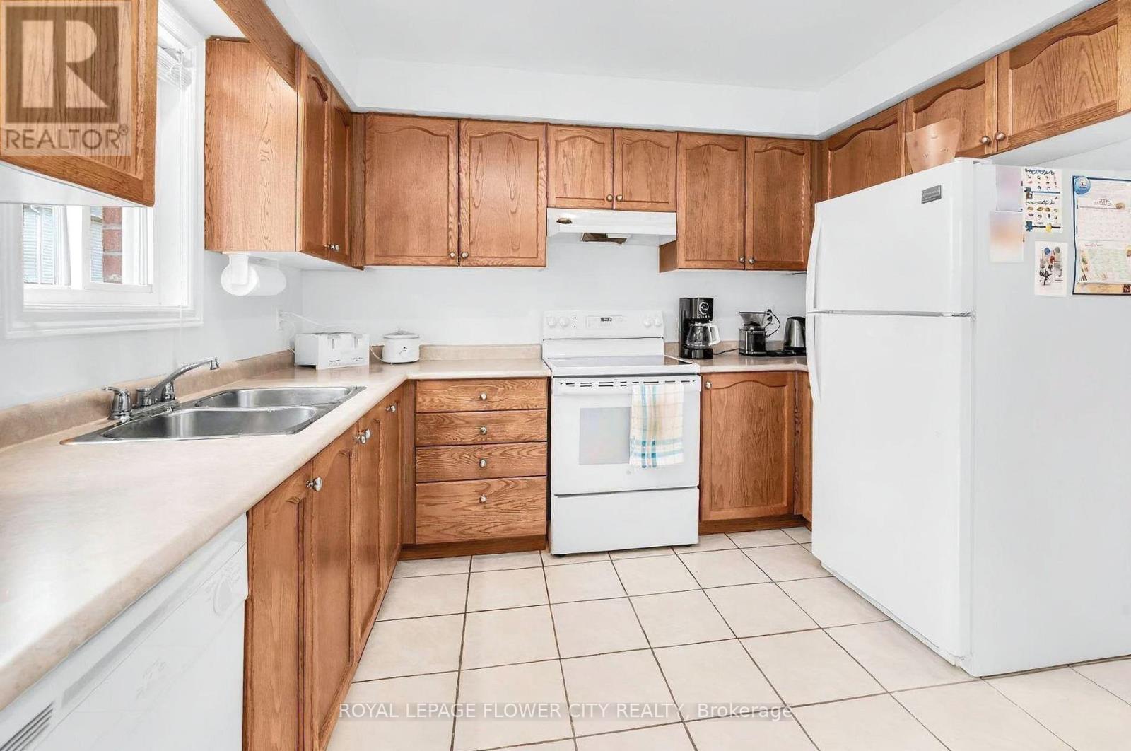15 Ridgemore Crescent, Brampton, Ontario  L7A 2L6 - Photo 6 - W13472428