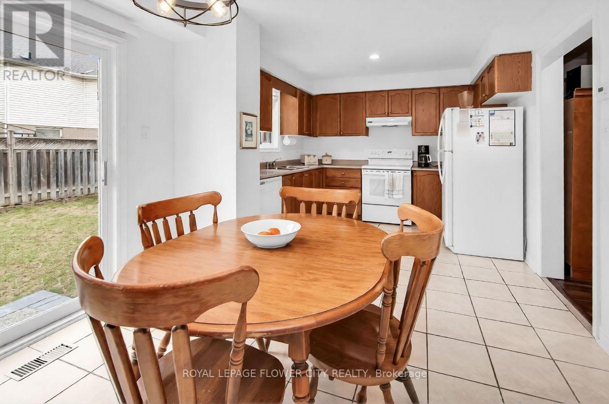15 Ridgemore Crescent, Brampton, Ontario  L7A 2L6 - Photo 8 - W13472428