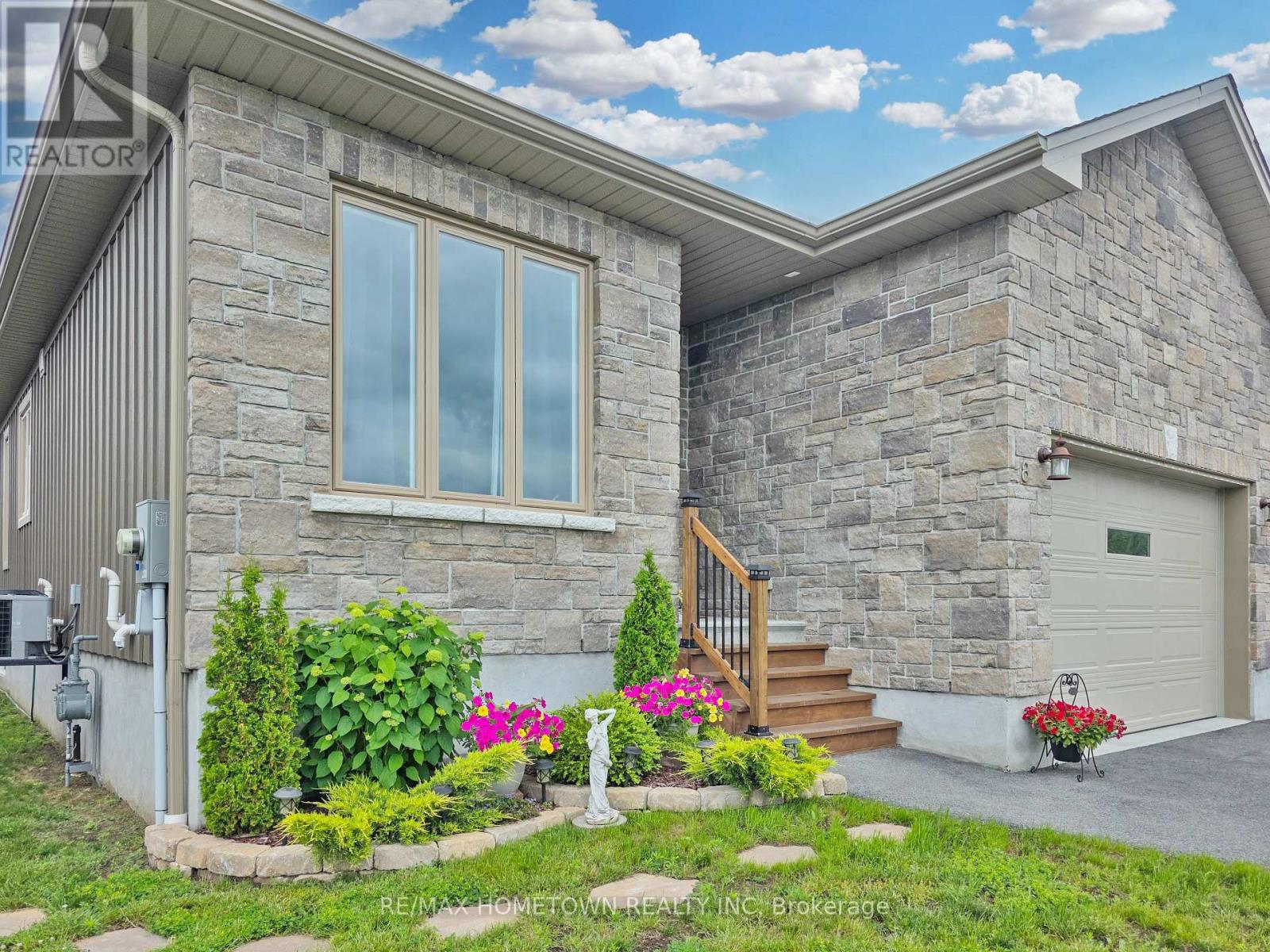 8 Billings Avenue W, South Dundas, Ontario  K0E 1K0 - Photo 2 - X13436094