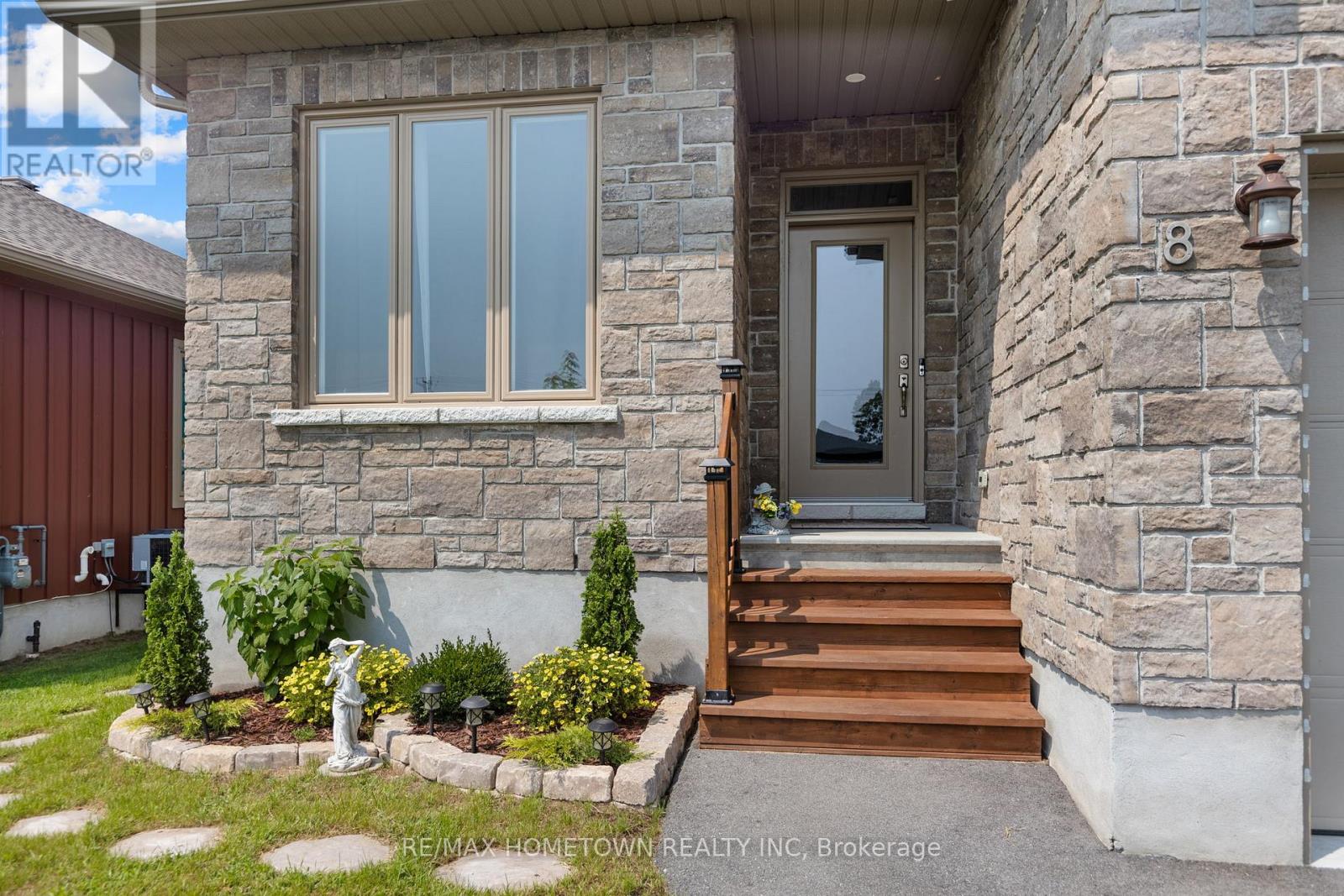 8 Billings Avenue W, South Dundas, Ontario  K0E 1K0 - Photo 4 - X13436094