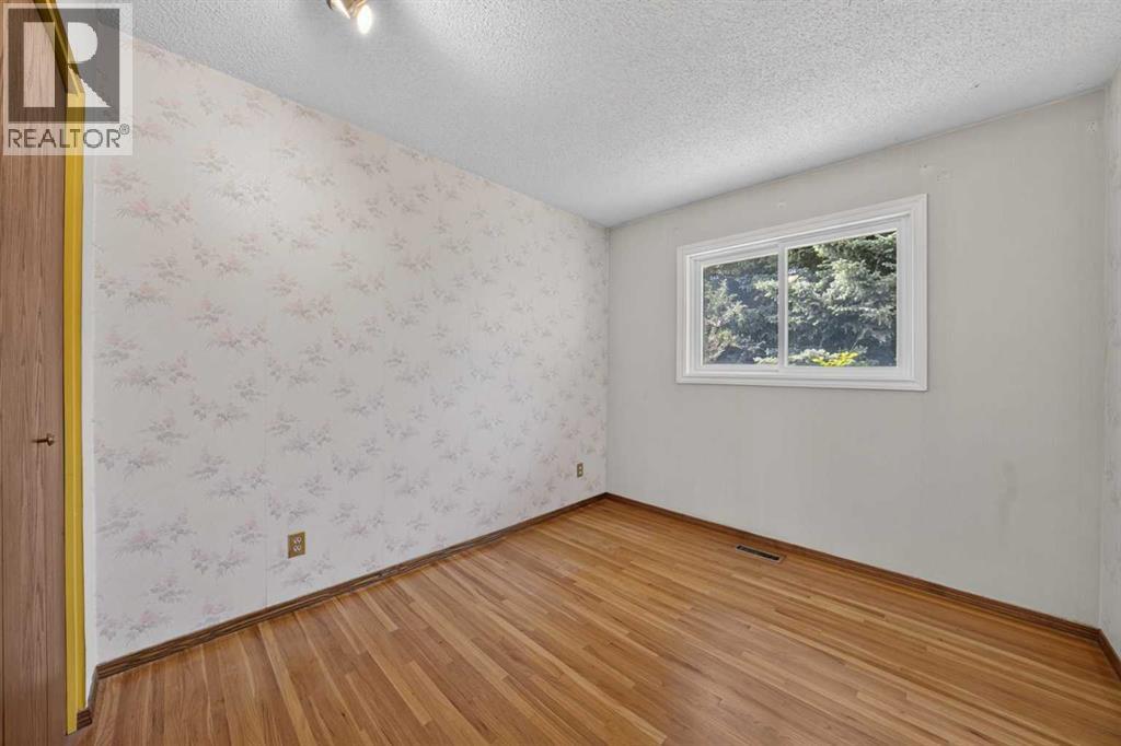 135 Huntcroft Way NE, Calgary, Alberta  T2K 4E4 - Photo 10 - A2322910