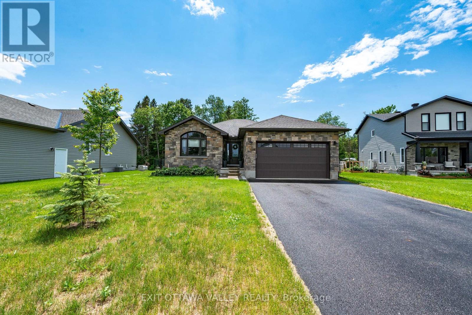 1038 BEATTY CRESCENT, Deep River, Ontario