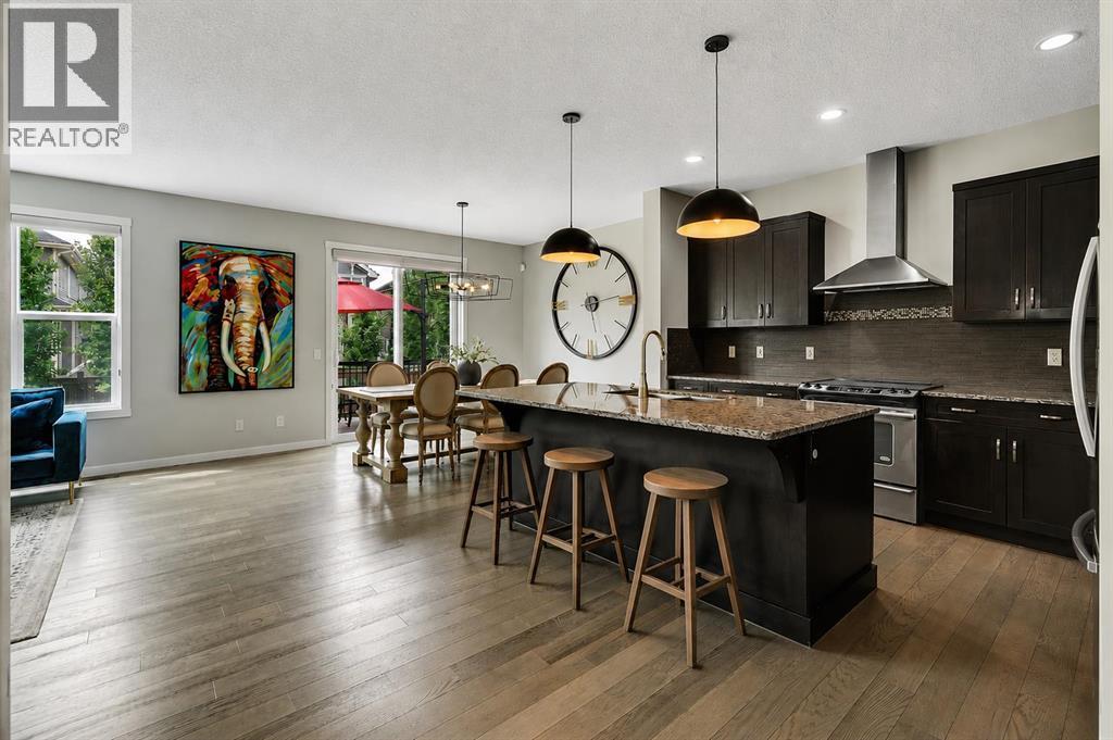 58 Valley Pointe Bay NW, Calgary, Alberta  T3B 6B6 - Photo 7 - A2321587