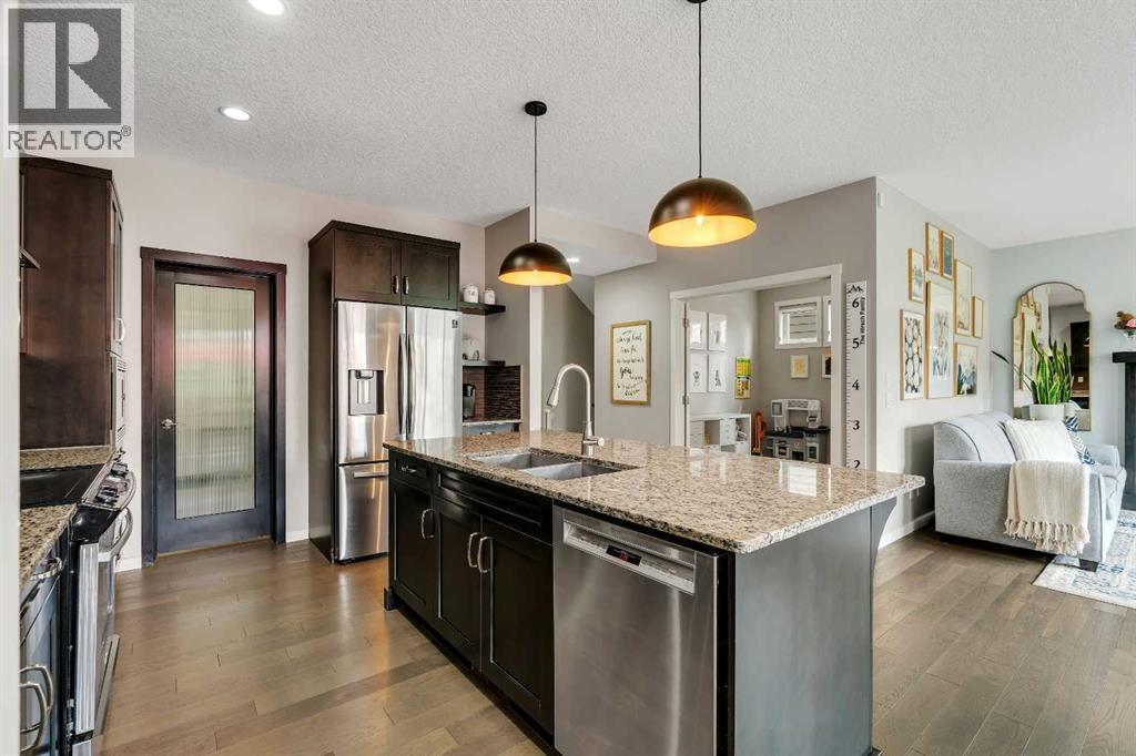 58 Valley Pointe Bay NW, Calgary, Alberta  T3B 6B6 - Photo 9 - A2321587