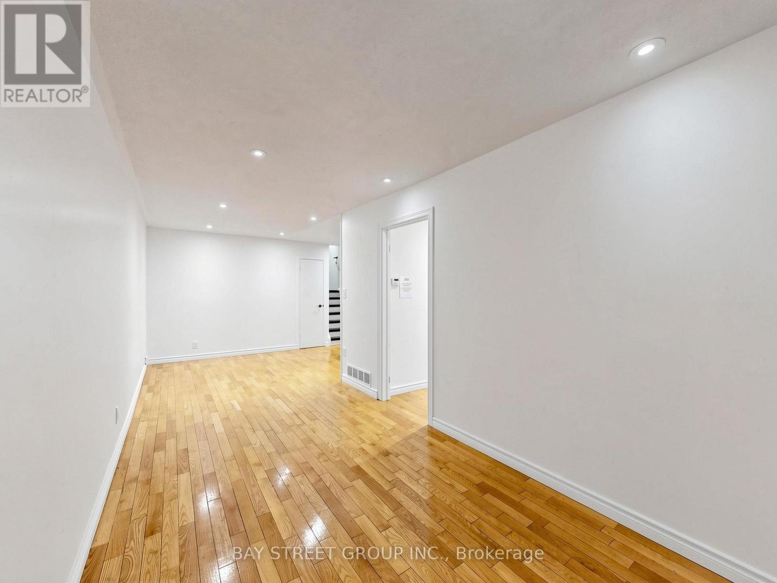 1108 Valley Court, Oshawa, Ontario  L1J 3M5 - Photo 10 - E13442010