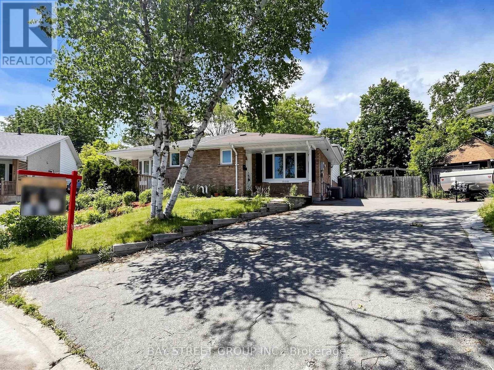 1108 Valley Court, Oshawa, Ontario  L1J 3M5 - Photo 2 - E13442010