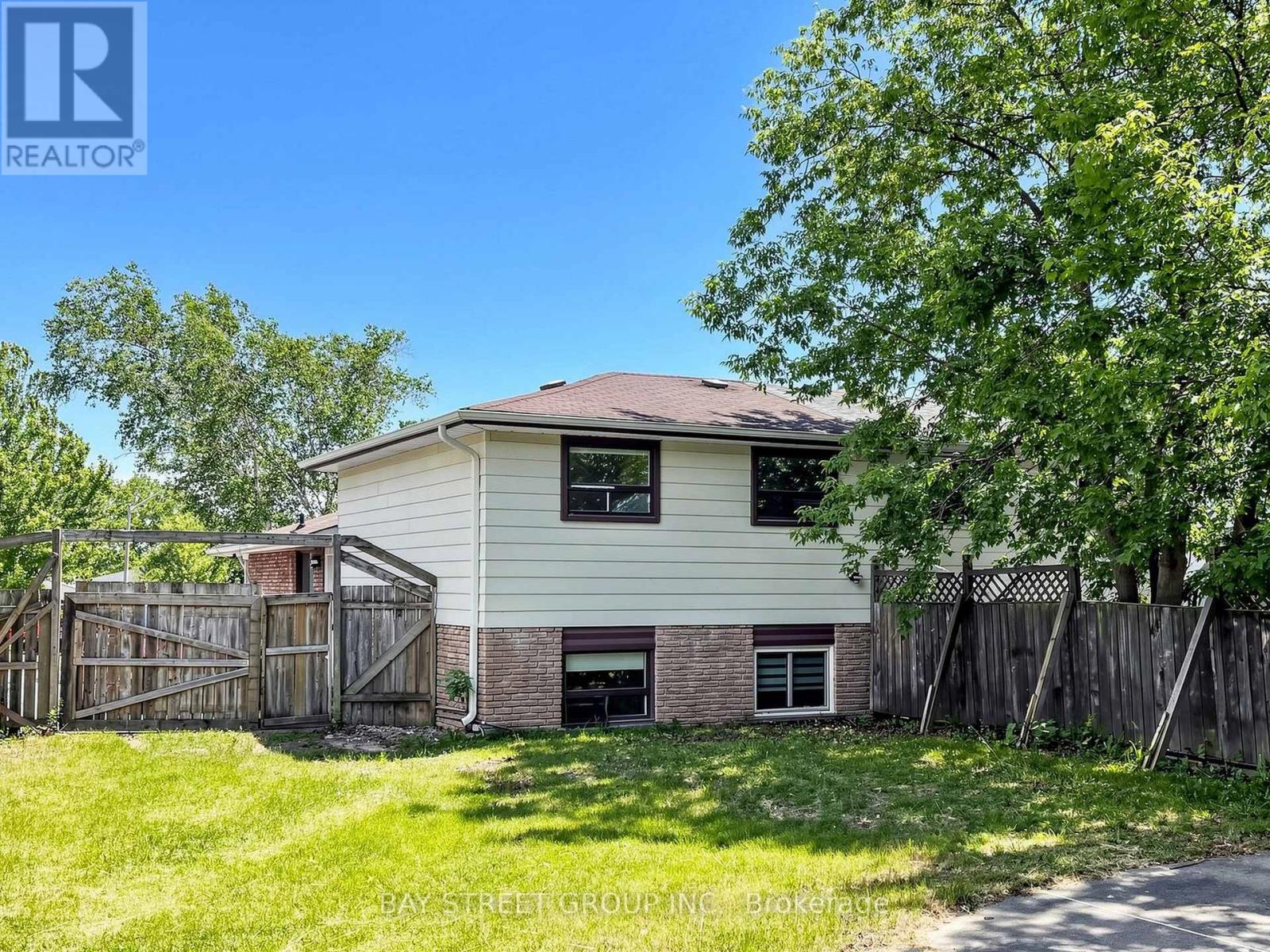 1108 Valley Court, Oshawa, Ontario  L1J 3M5 - Photo 35 - E13442010