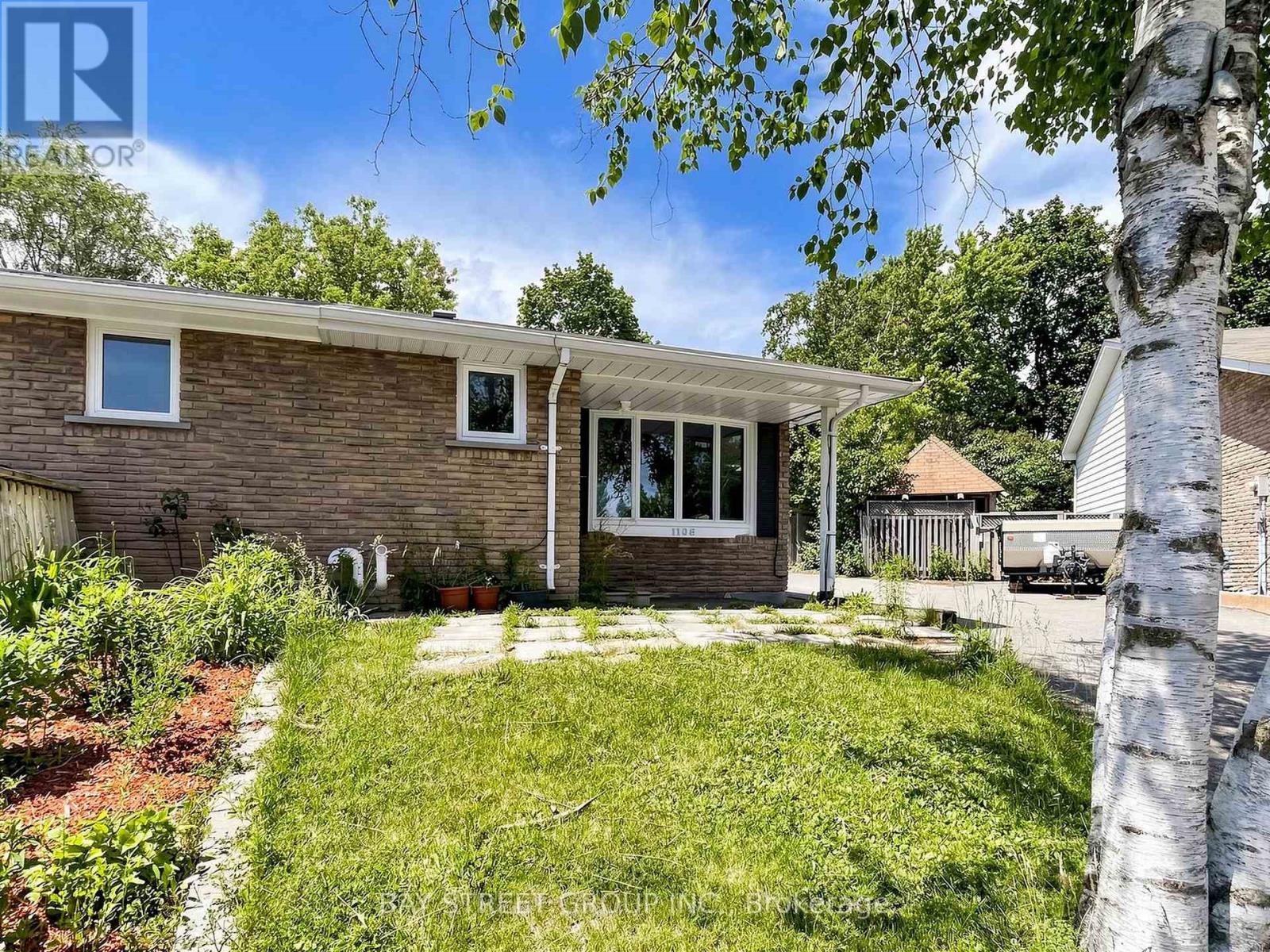 1108 Valley Court, Oshawa, Ontario  L1J 3M5 - Photo 4 - E13442010
