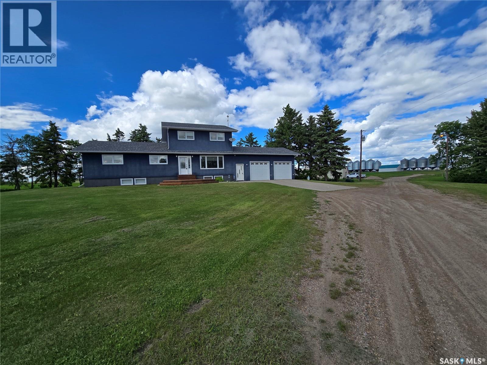Muchowski Acreage, Montmartre, Saskatchewan