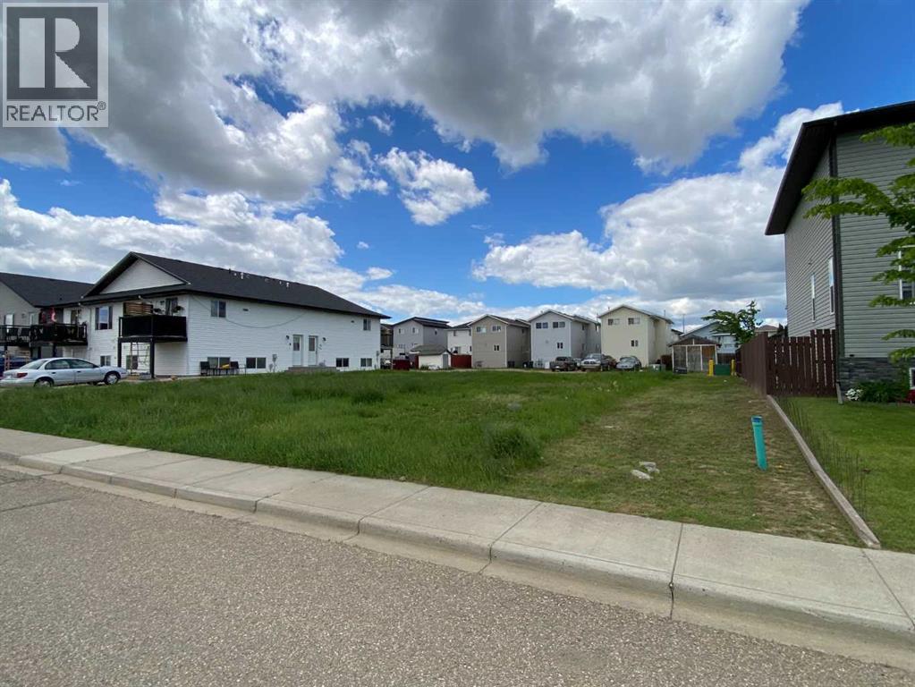 331, 333, 335 17 Street E, brooks, Alberta
