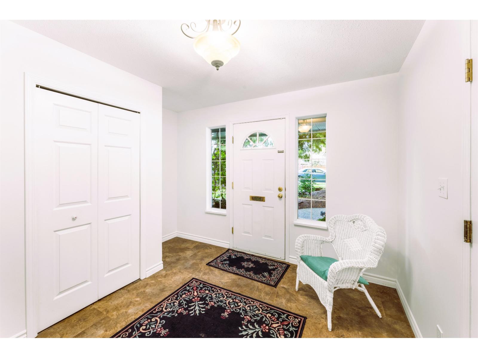 11077 154 Street, Surrey, British Columbia  V3R 6V7 - Photo 4 - R3112175
