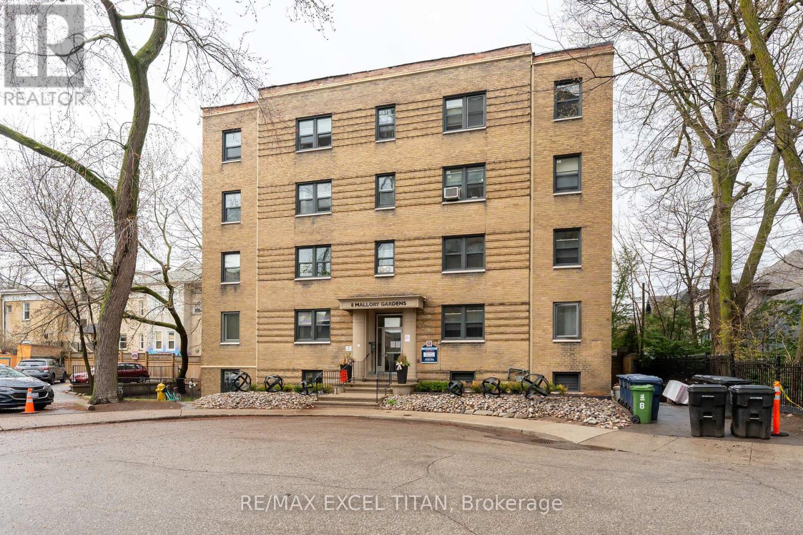 35 - 8 MALLORY GARDENS, Toronto, Ontario