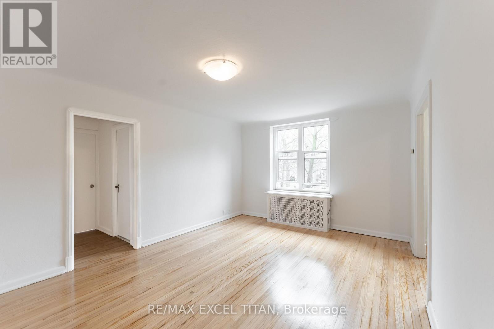 35 - 8 Mallory Gardens, Toronto, Ontario  M4V 2A6 - Photo 2 - C13472490