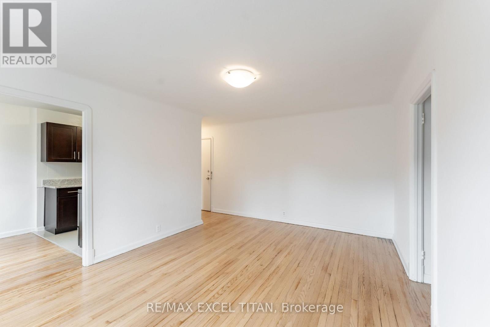 35 - 8 Mallory Gardens, Toronto, Ontario  M4V 2A6 - Photo 4 - C13472490